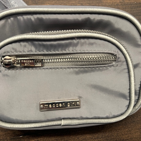 Madden Girl Fanny Pack - Picture 4 of 4